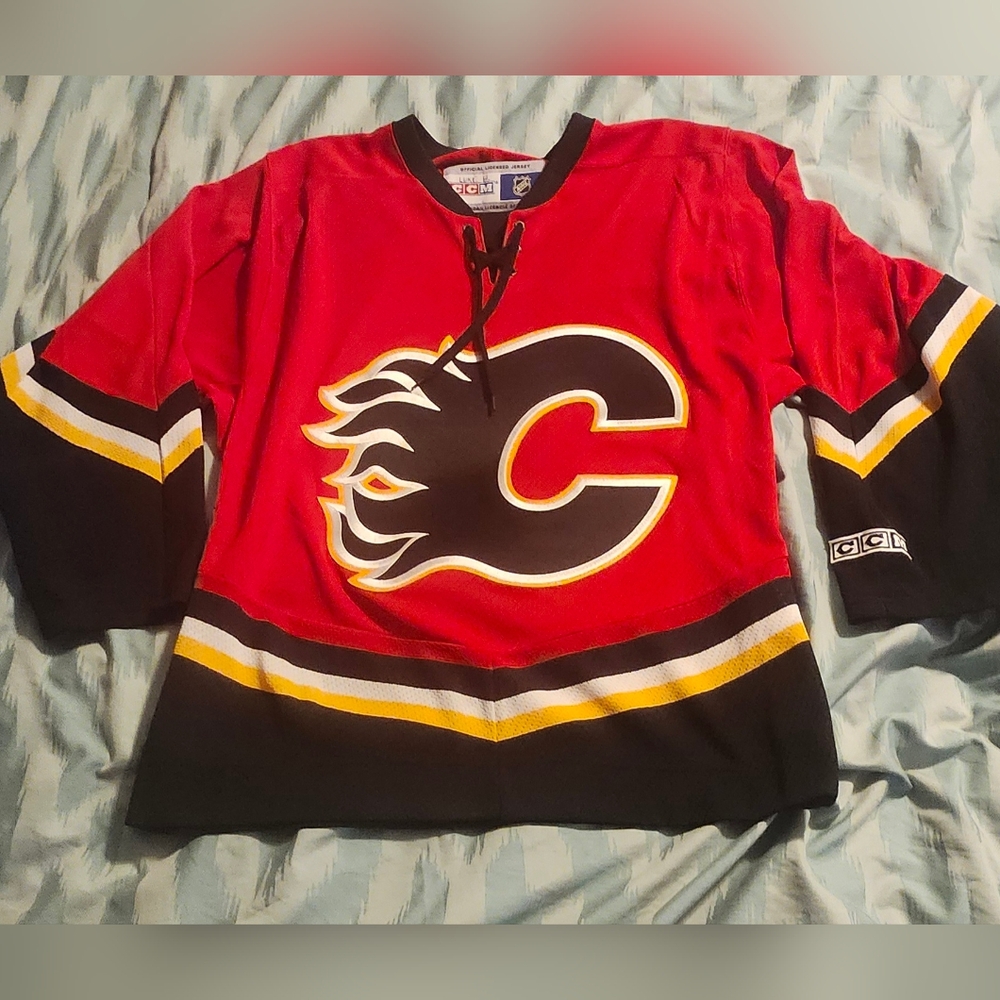 VINTAGE Calgary FLAMES Hockey Jersey‎ Men's Small BLASTY Shoulder Patch CCM NHL